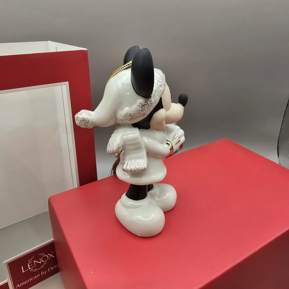 Lenox Disney Showcase Collection Christmas Ornament.... Surprise for Mickey.